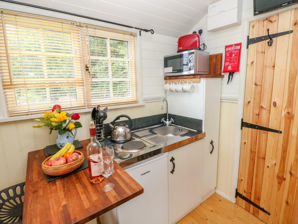 Shepherds Hut - The Crook มิลฟอร์ดเฮเวน ภายนอก รูปภาพ