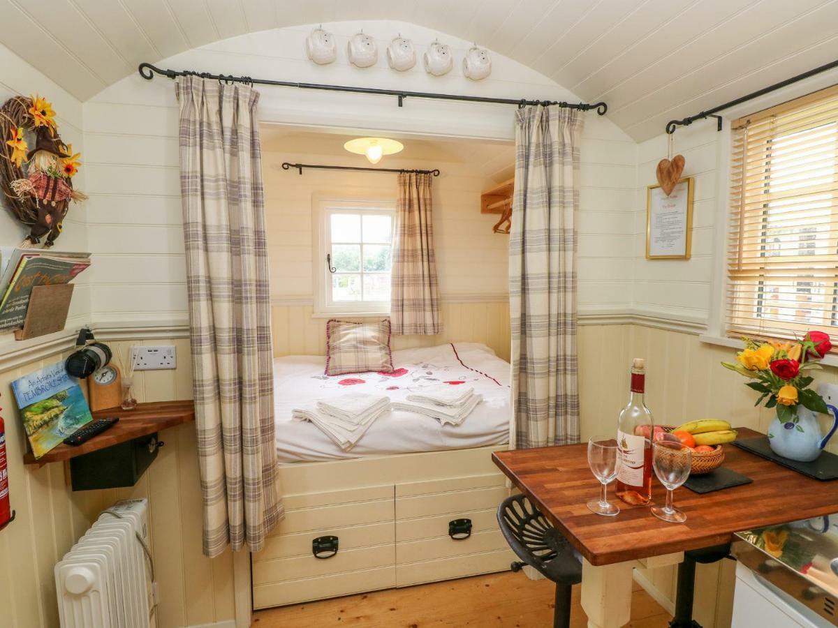 Shepherds Hut - The Crook มิลฟอร์ดเฮเวน ภายนอก รูปภาพ