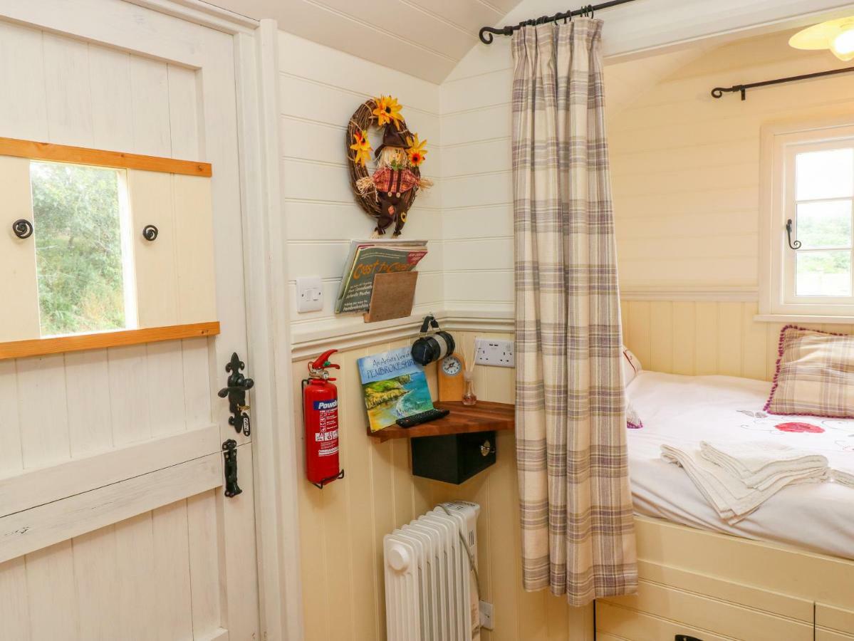 Shepherds Hut - The Crook มิลฟอร์ดเฮเวน ภายนอก รูปภาพ